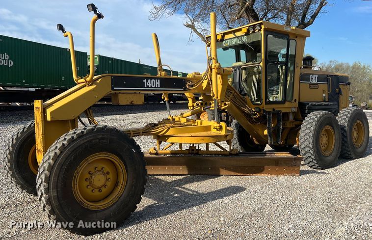 image for item LI9613 2005 Caterpillar 140H  motor grader