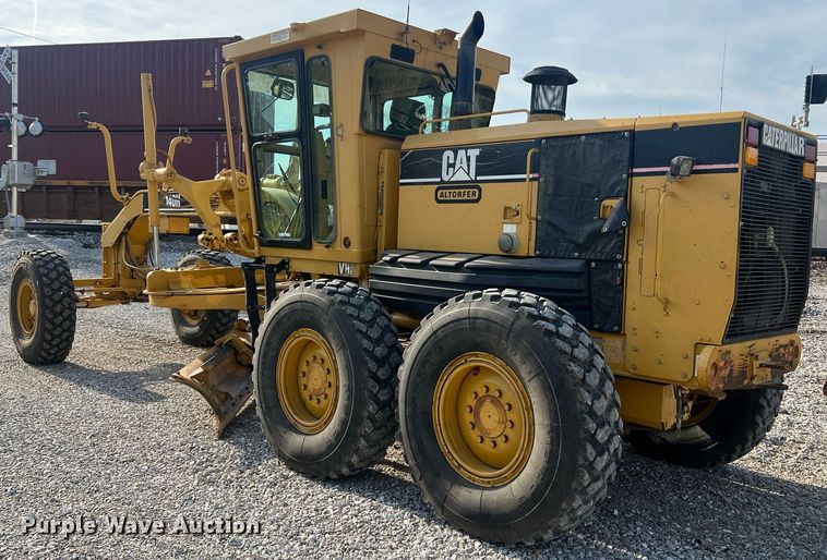 image for item LI9613 2005 Caterpillar 140H  motor grader
