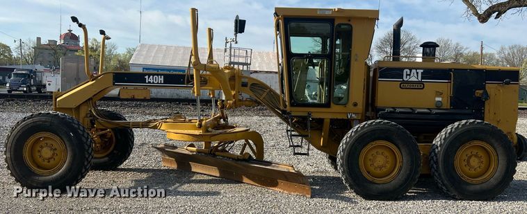 image for item LI9613 2005 Caterpillar 140H  motor grader