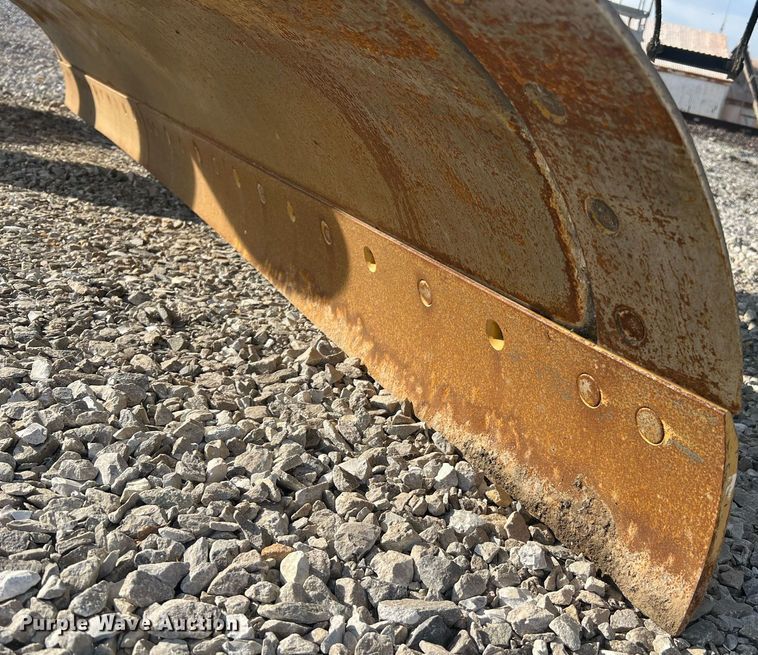 image for item LI9613 2005 Caterpillar 140H  motor grader