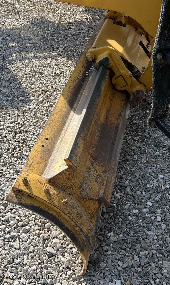 image for item LI9613 2005 Caterpillar 140H  motor grader