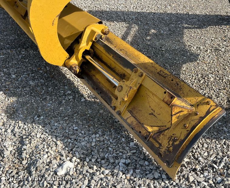 image for item LI9613 2005 Caterpillar 140H  motor grader