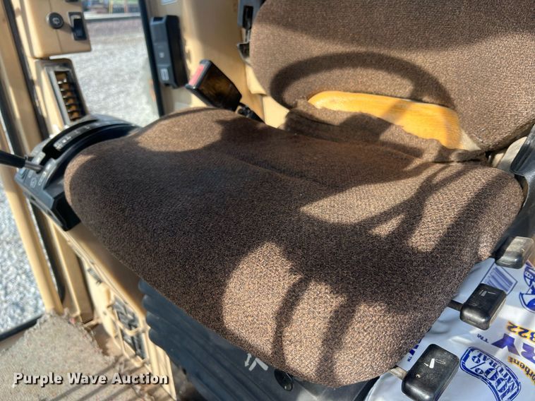 image for item LI9613 2005 Caterpillar 140H  motor grader