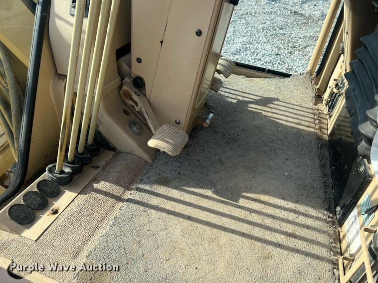 image for item LI9613 2005 Caterpillar 140H  motor grader