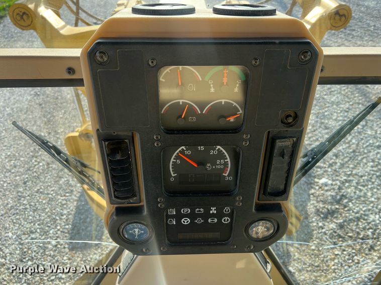 image for item LI9613 2005 Caterpillar 140H  motor grader