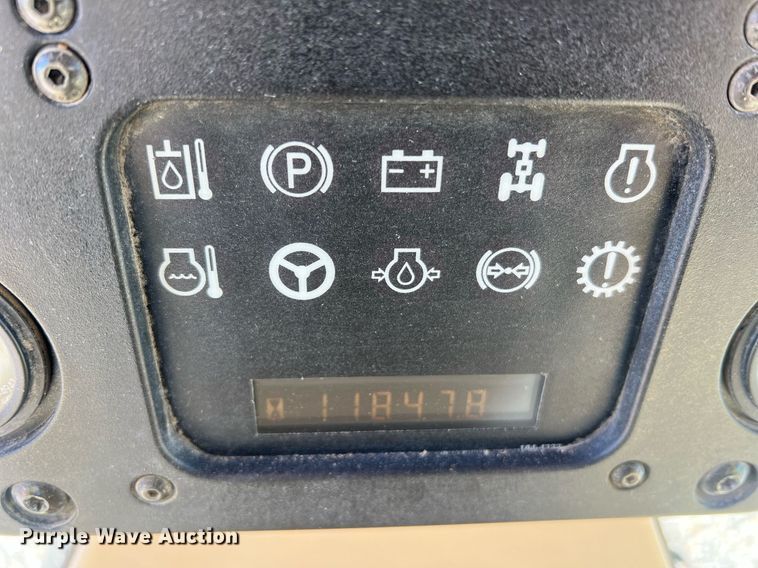 image for item LI9613 2005 Caterpillar 140H  motor grader