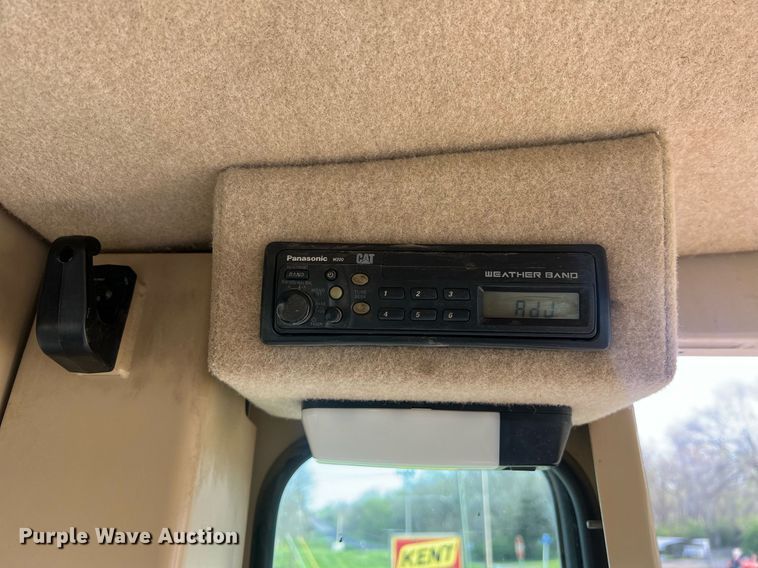 image for item LI9613 2005 Caterpillar 140H  motor grader