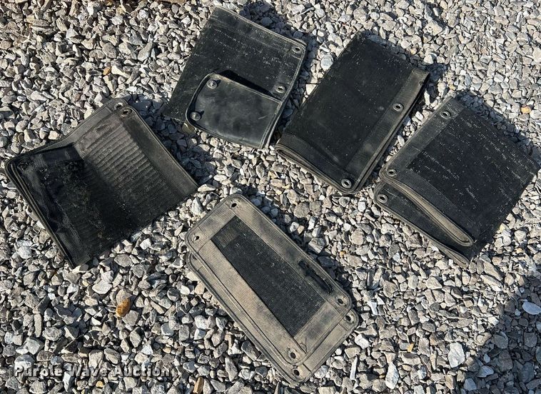 image for item LI9613 2005 Caterpillar 140H  motor grader