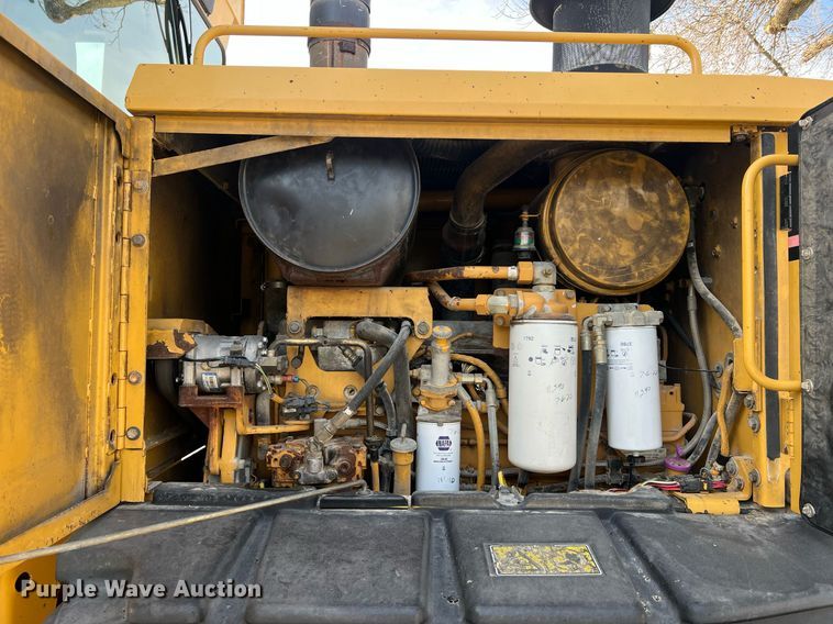 image for item LI9613 2005 Caterpillar 140H  motor grader