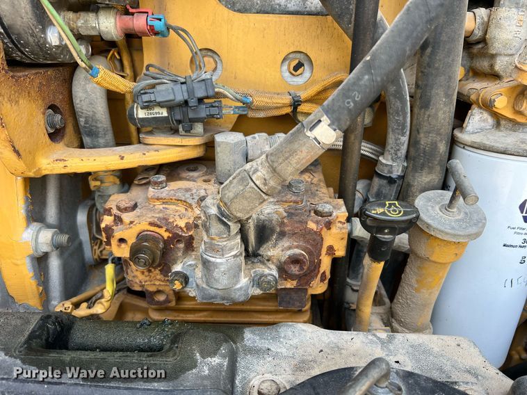 image for item LI9613 2005 Caterpillar 140H  motor grader