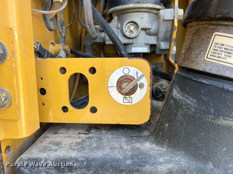 image for item LI9613 2005 Caterpillar 140H  motor grader