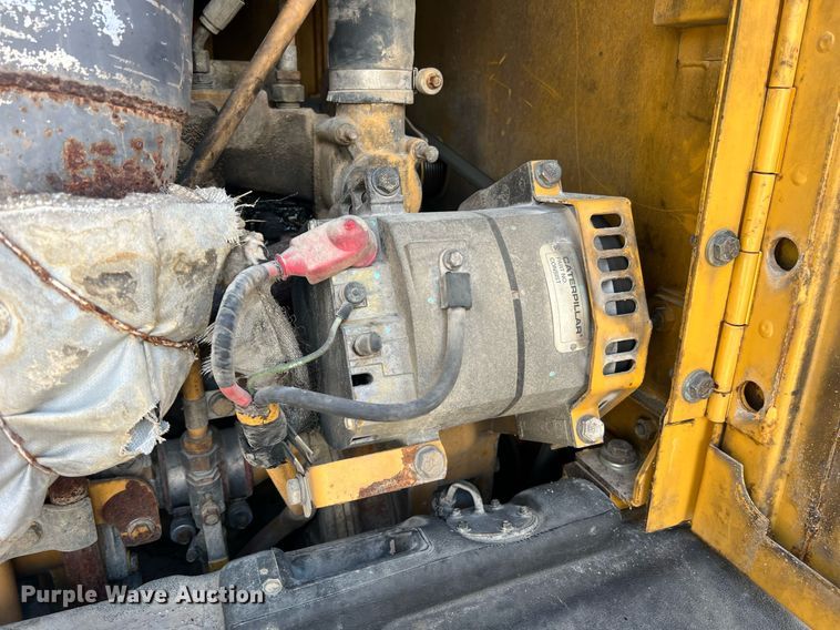 image for item LI9613 2005 Caterpillar 140H  motor grader