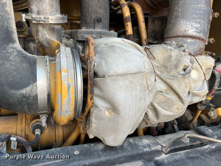 image for item LI9613 2005 Caterpillar 140H  motor grader