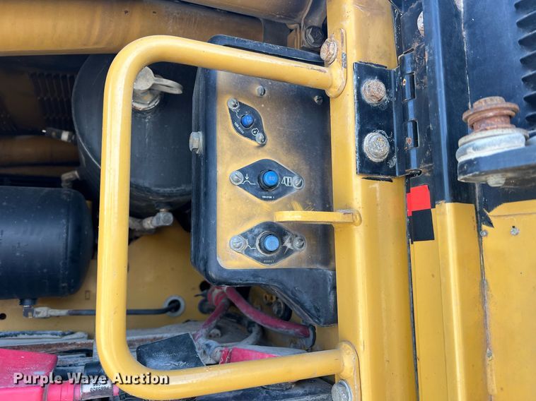 image for item LI9613 2005 Caterpillar 140H  motor grader