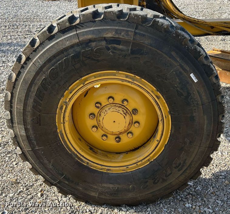 image for item LI9613 2005 Caterpillar 140H  motor grader