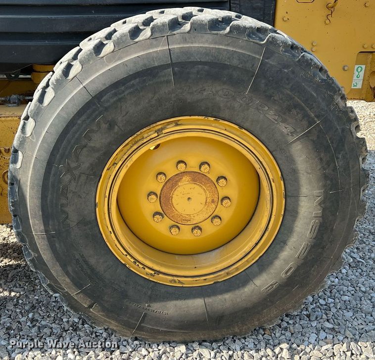 image for item LI9613 2005 Caterpillar 140H  motor grader