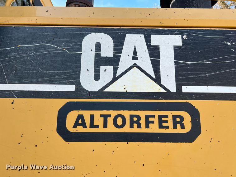 image for item LI9613 2005 Caterpillar 140H  motor grader