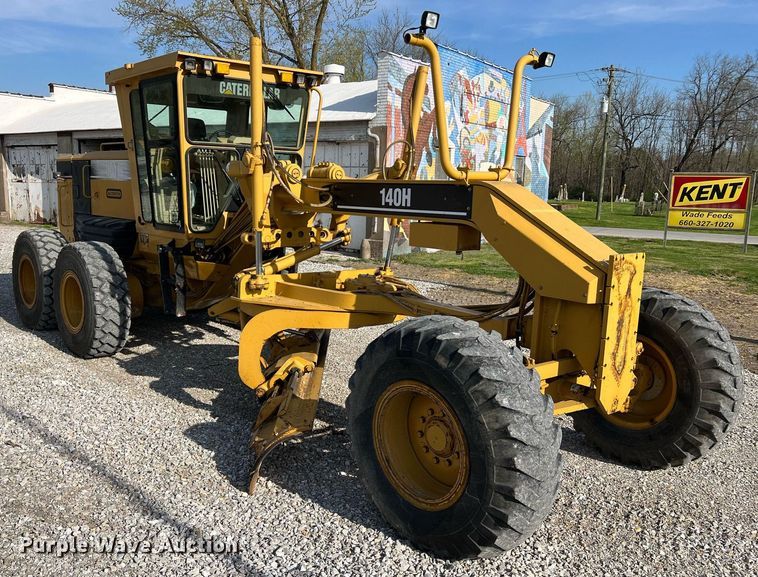image for item LI9614 2005 Caterpillar 140H  motor grader