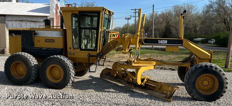image for item LI9614 2005 Caterpillar 140H  motor grader