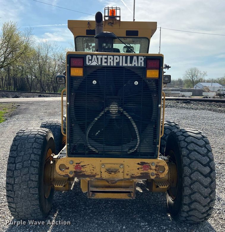 image for item LI9614 2005 Caterpillar 140H  motor grader