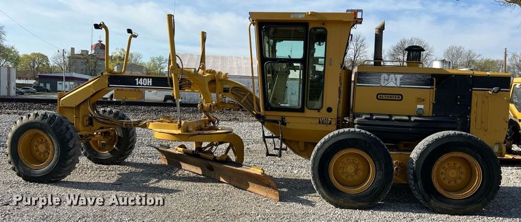 image for item LI9614 2005 Caterpillar 140H  motor grader