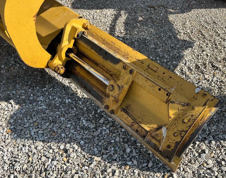 image for item LI9614 2005 Caterpillar 140H  motor grader