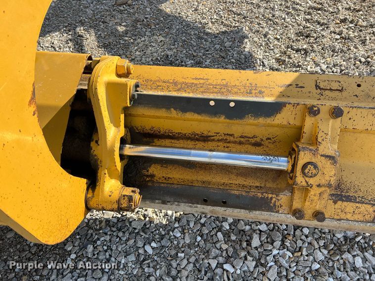 image for item LI9614 2005 Caterpillar 140H  motor grader