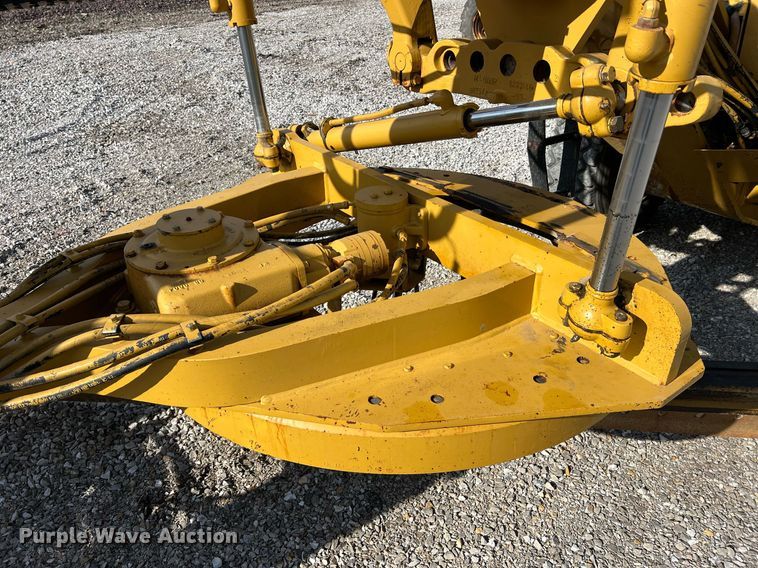image for item LI9614 2005 Caterpillar 140H  motor grader