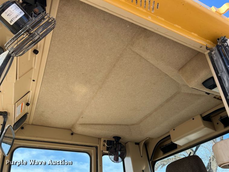 image for item LI9614 2005 Caterpillar 140H  motor grader