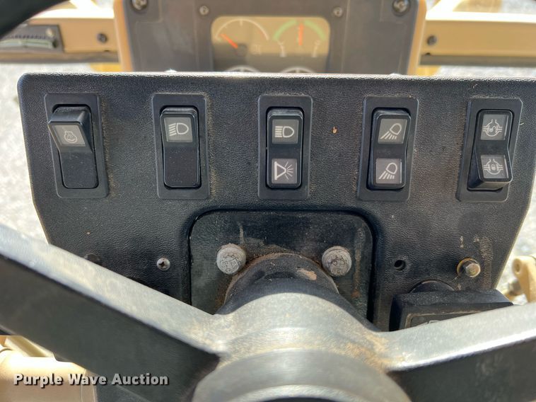 image for item LI9614 2005 Caterpillar 140H  motor grader