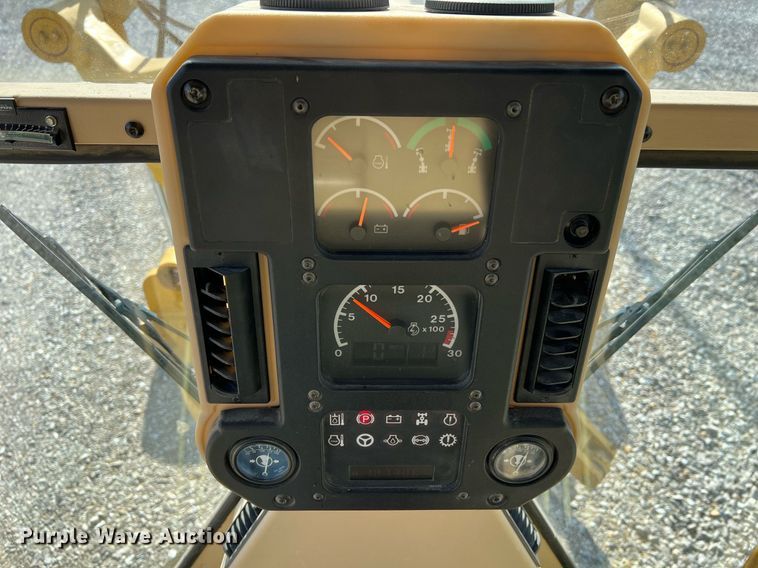 image for item LI9614 2005 Caterpillar 140H  motor grader