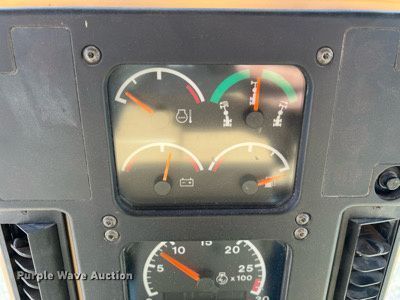 image for item LI9614 2005 Caterpillar 140H  motor grader