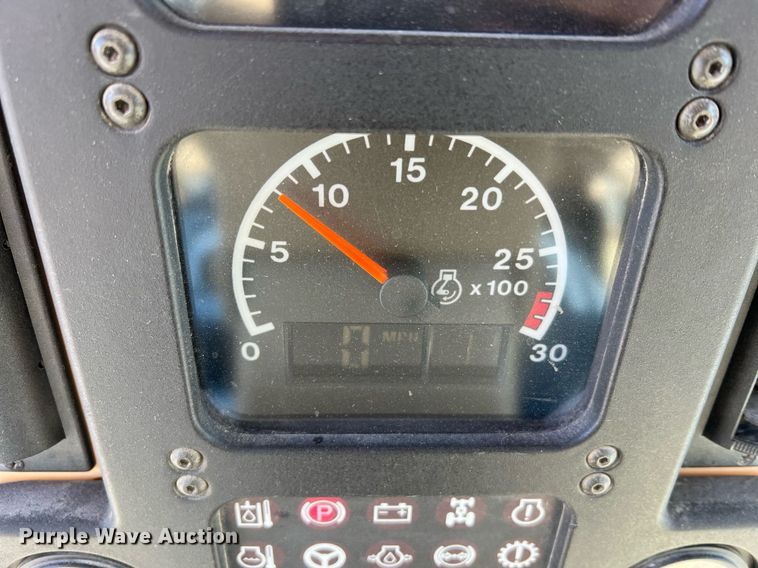 image for item LI9614 2005 Caterpillar 140H  motor grader