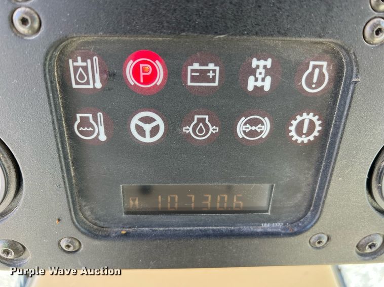 image for item LI9614 2005 Caterpillar 140H  motor grader