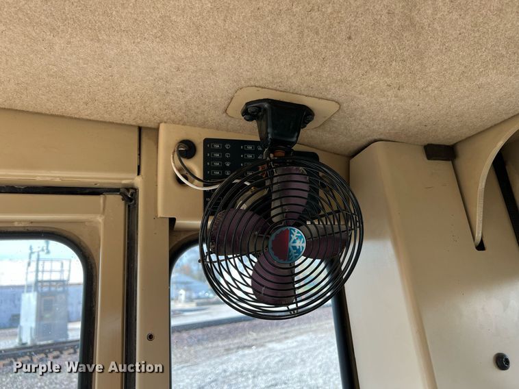 image for item LI9614 2005 Caterpillar 140H  motor grader