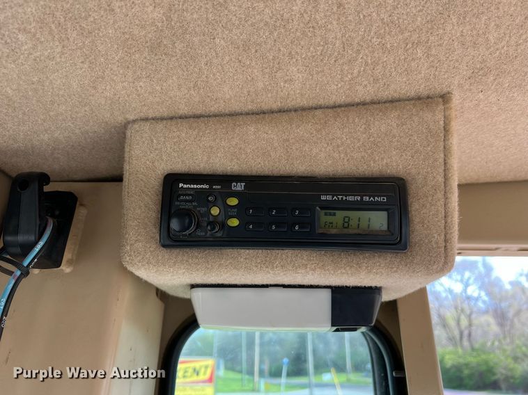 image for item LI9614 2005 Caterpillar 140H  motor grader