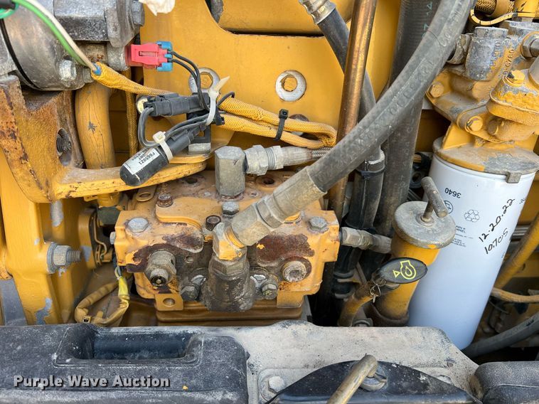 image for item LI9614 2005 Caterpillar 140H  motor grader