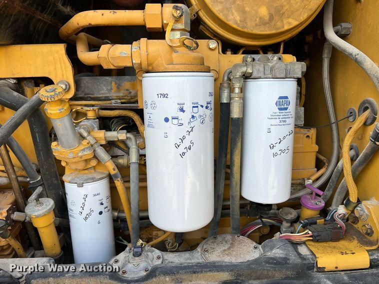 image for item LI9614 2005 Caterpillar 140H  motor grader