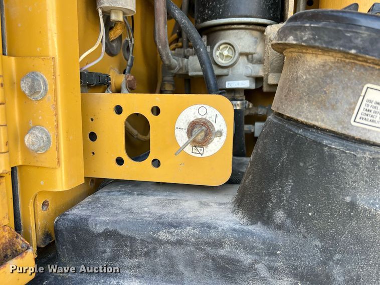 image for item LI9614 2005 Caterpillar 140H  motor grader