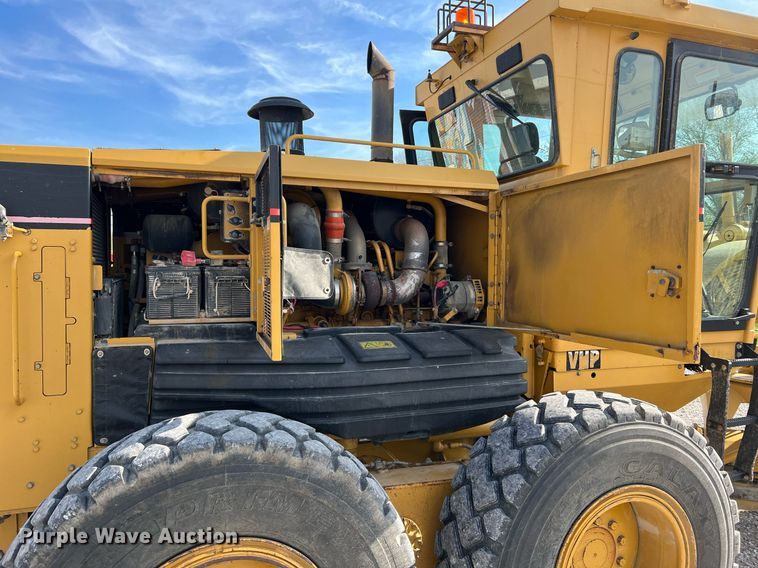 image for item LI9614 2005 Caterpillar 140H  motor grader