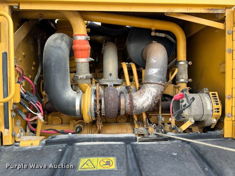 image for item LI9614 2005 Caterpillar 140H  motor grader