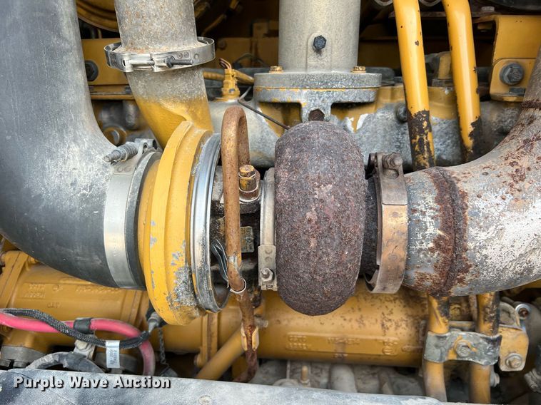 image for item LI9614 2005 Caterpillar 140H  motor grader