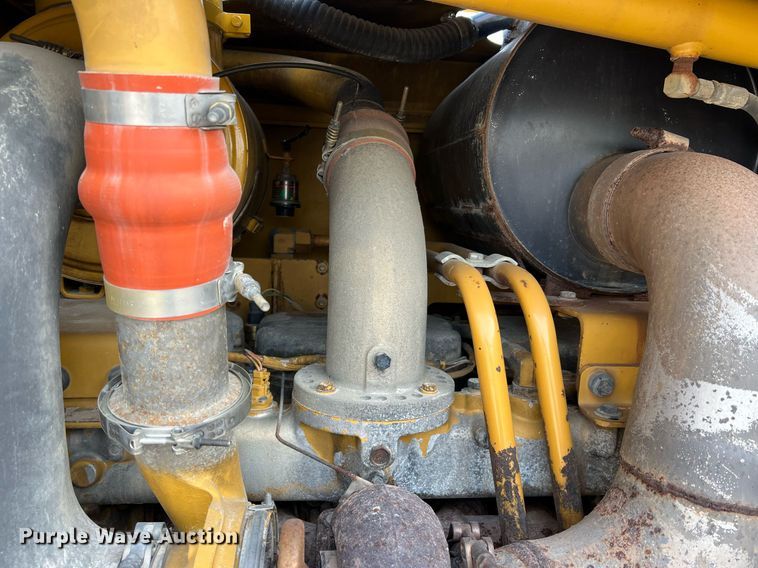 image for item LI9614 2005 Caterpillar 140H  motor grader