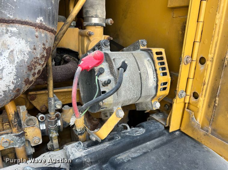 image for item LI9614 2005 Caterpillar 140H  motor grader