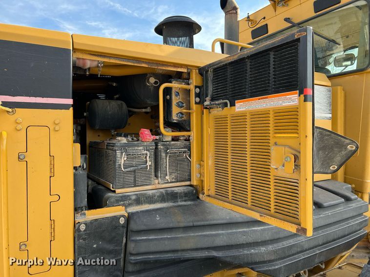 image for item LI9614 2005 Caterpillar 140H  motor grader