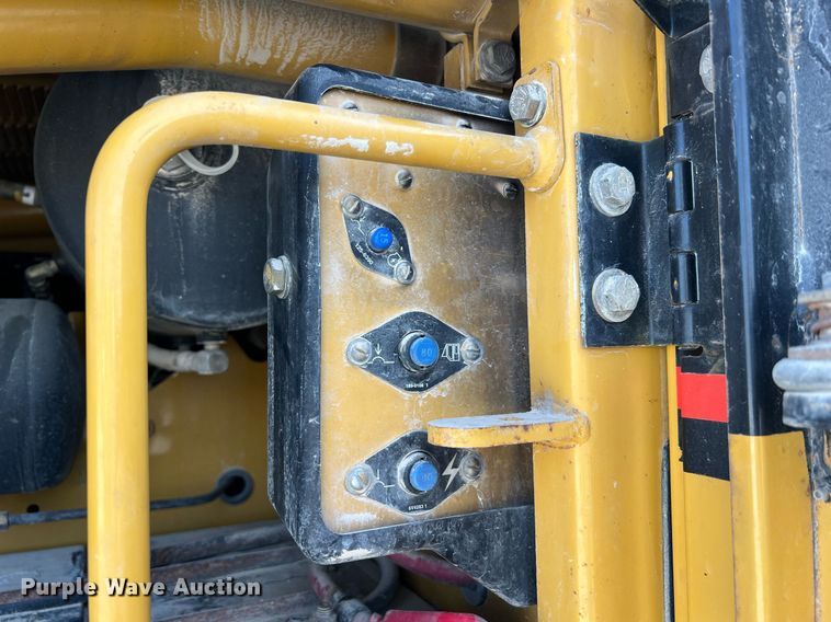 image for item LI9614 2005 Caterpillar 140H  motor grader