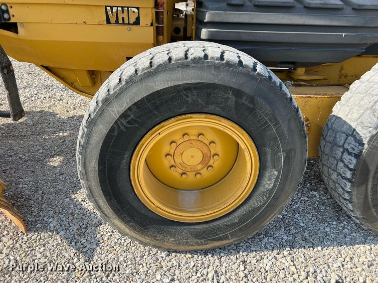 image for item LI9614 2005 Caterpillar 140H  motor grader