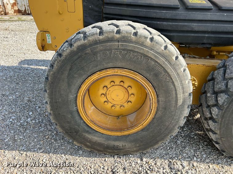 image for item LI9614 2005 Caterpillar 140H  motor grader