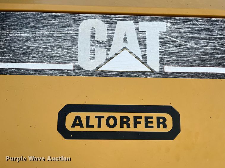 image for item LI9614 2005 Caterpillar 140H  motor grader