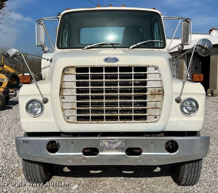 image for item LI9615 1985 Ford L9000  semi truck